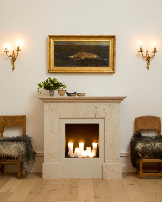 Mantel in travertine for candles
