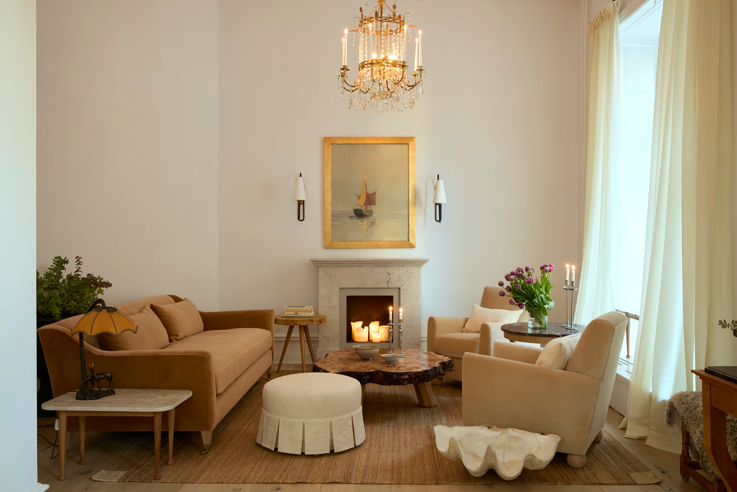 Mantel in travertine for candles