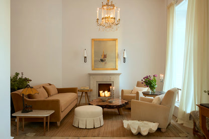 Mantel in travertine for candles